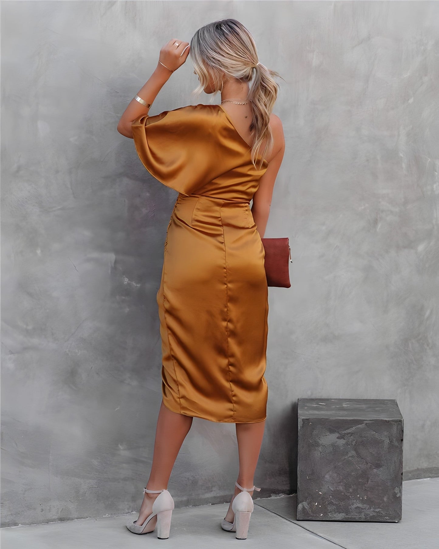 Liliana - elegant cocktailjurk met één schouder