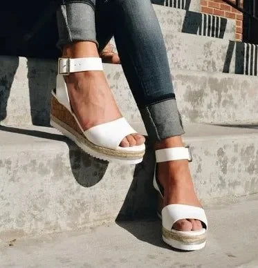 Comfortabele Orthopedische Sleehak Sandalen - By La Bella Vie