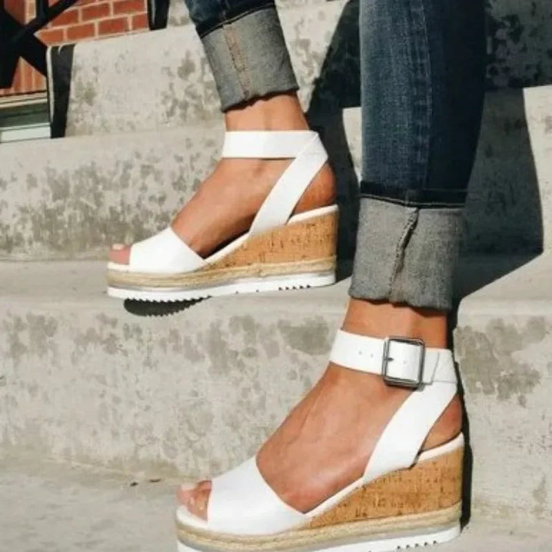 Comfortabele Orthopedische Sleehak Sandalen - By La Bella Vie