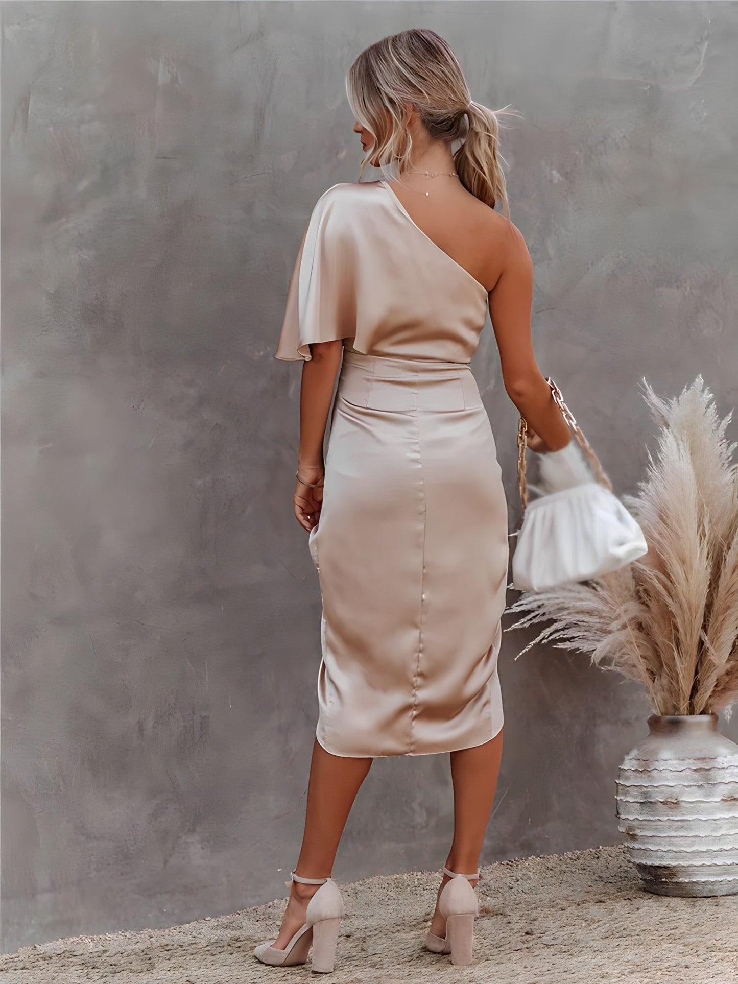 Liliana - elegant cocktailjurk met één schouder
