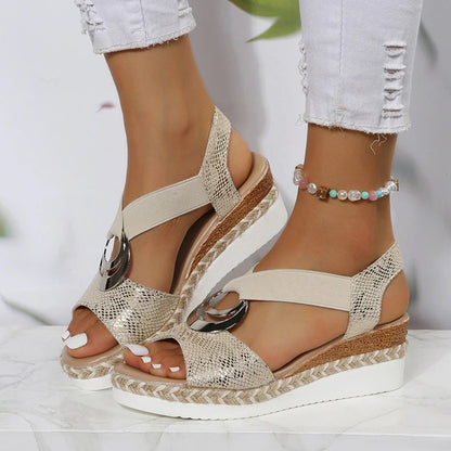 Stijlvolle sandalen met sleehak - By La Bella Vie