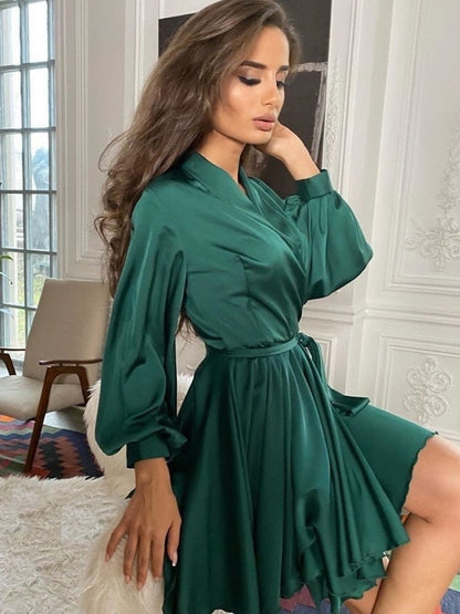 Kiana - elegante satijnen jurk met lange mouwen en ruches